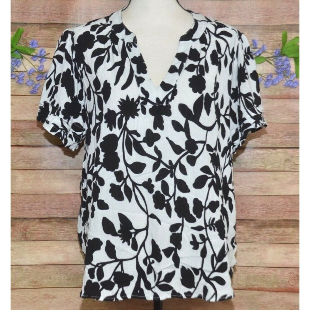 Well Worn Ladies Black & White Floral V-Neck Short Sleeve Blouse Top Size L